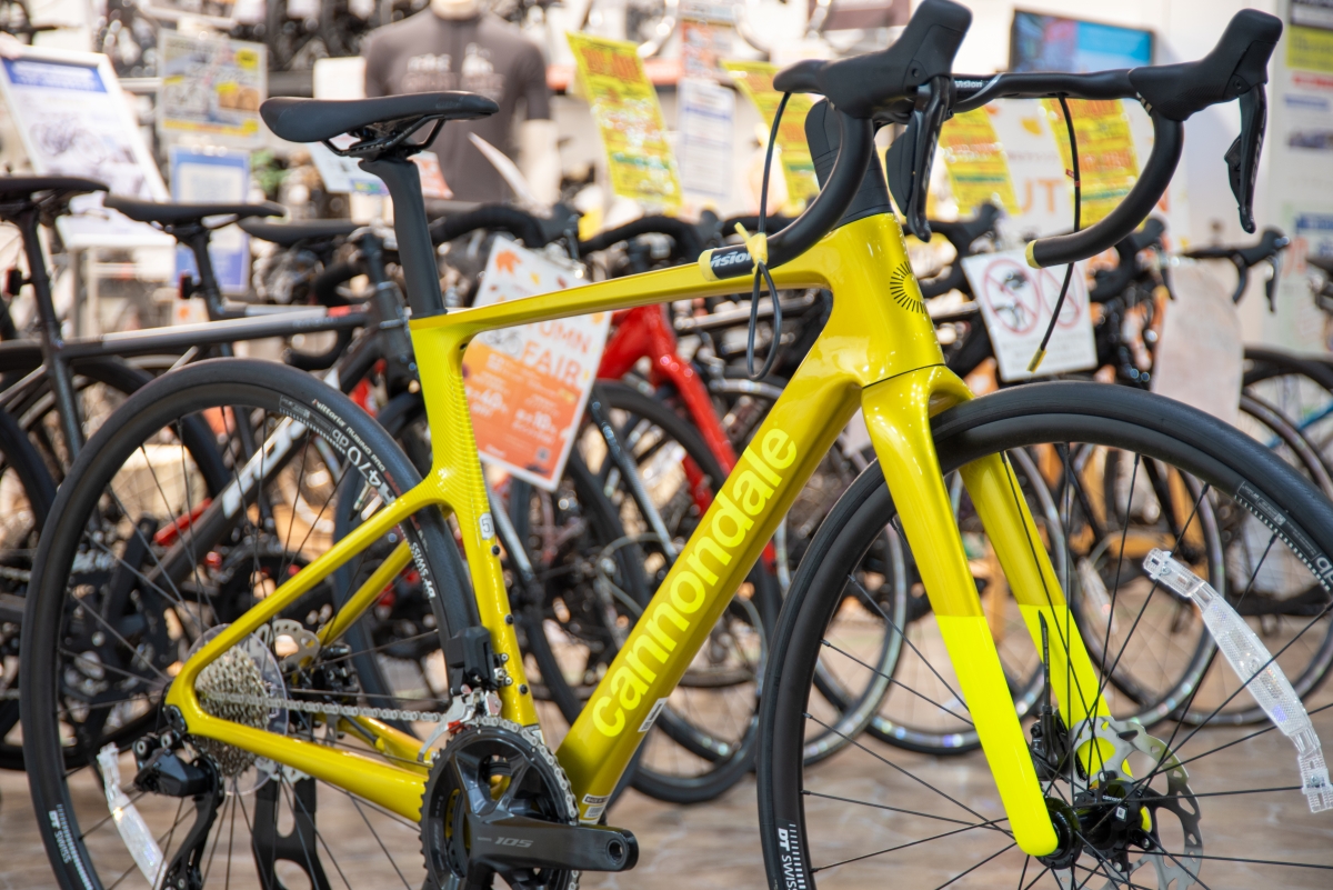 蛍光黄色バイク所有の私が絶賛する「色と走行性能を両立」したオール