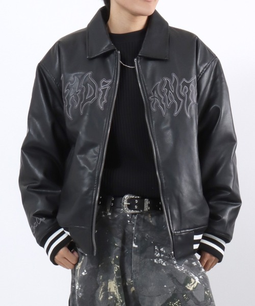 スタジャン グランジテイストなトライバルロゴ刺繍 フェイクレザー