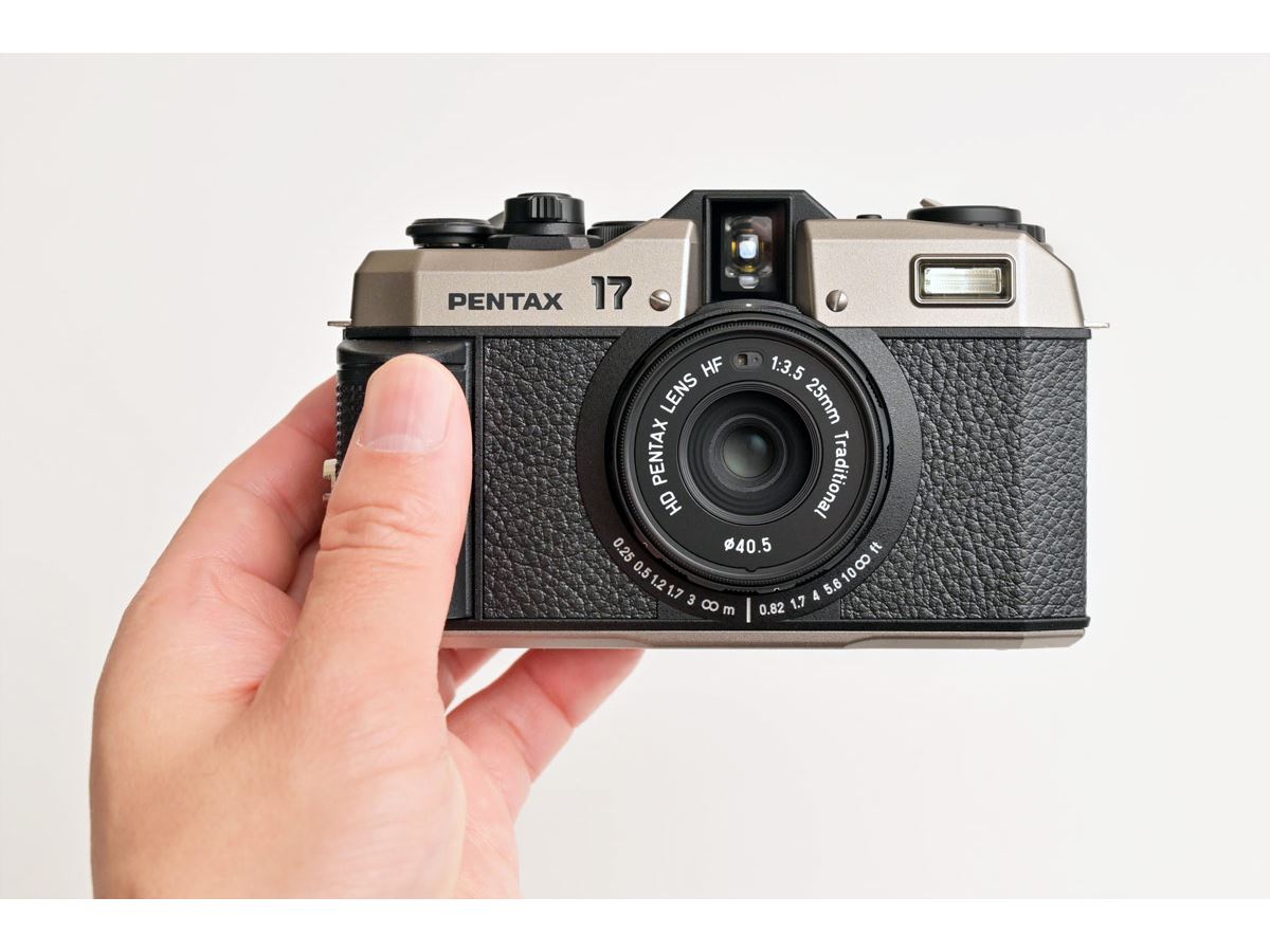 フィルムカメラ「PENTAX 17」がお目見え！ “こだわり”が詰まった渾身の
