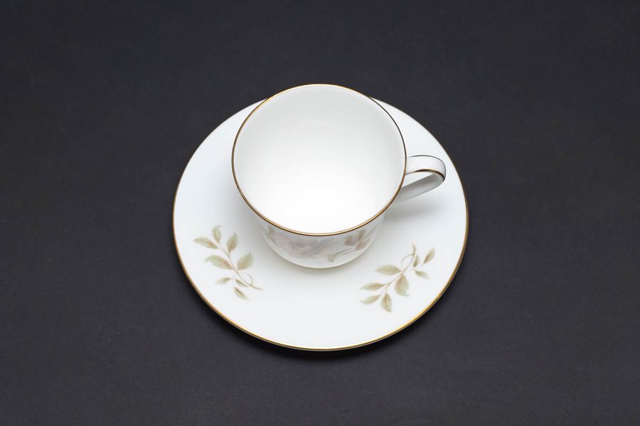 ロイヤル・ドルトン ヨークシャーローズ ティーカップ＆ソーサーを