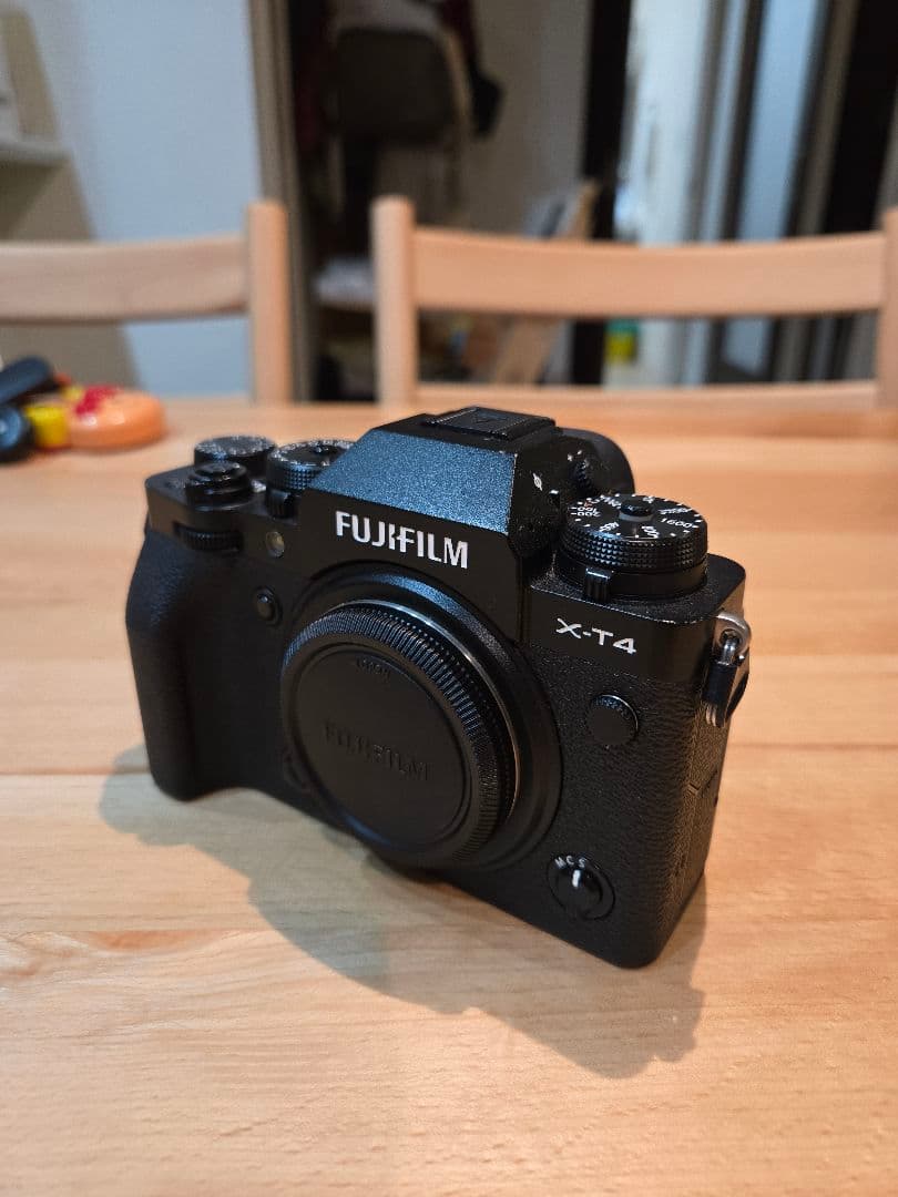 FUJIFILM フジフィルム X-T4 ミラーレス一眼カメラ 富士フイルム、ボディ内手ブレ補正搭載のミラーレスカメラ「X-T4