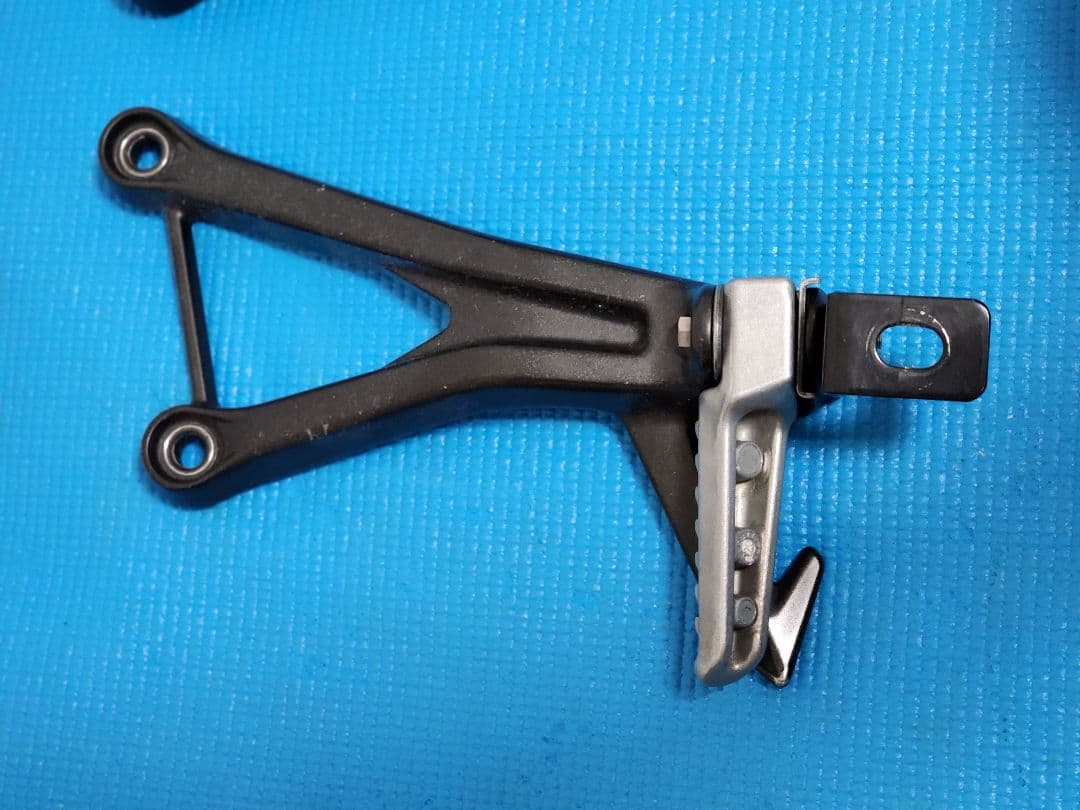 ZX-25R 純正タンデムステップ マフラーステー付き - メルカリ