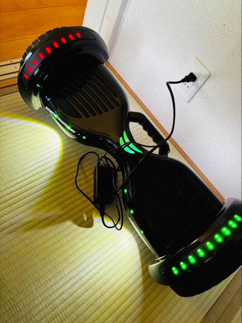 ☆光る・Bluetoothで音楽も☆ 電動スケボー LEDライト付き　ブラック 体重をかけるだけで自動走行できる電動スケートボード（Spectra-X